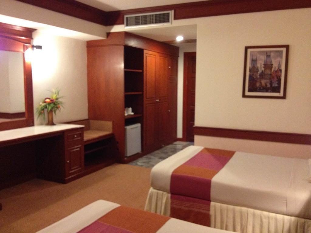 Raya Grand Hotel Nakhon Ratchasima Bilik gambar