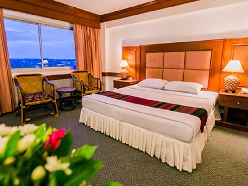 Raya Grand Hotel Nakhon Ratchasima Luaran gambar