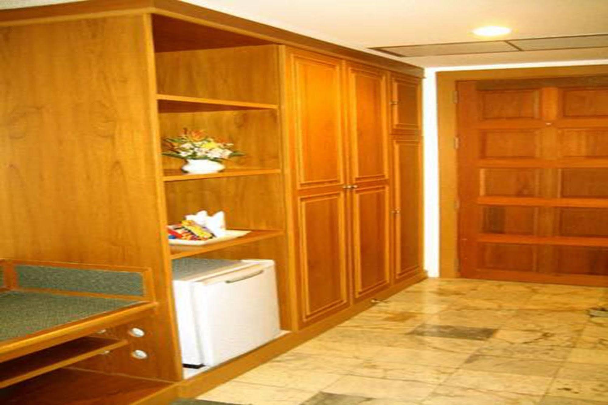 Raya Grand Hotel Nakhon Ratchasima Luaran gambar