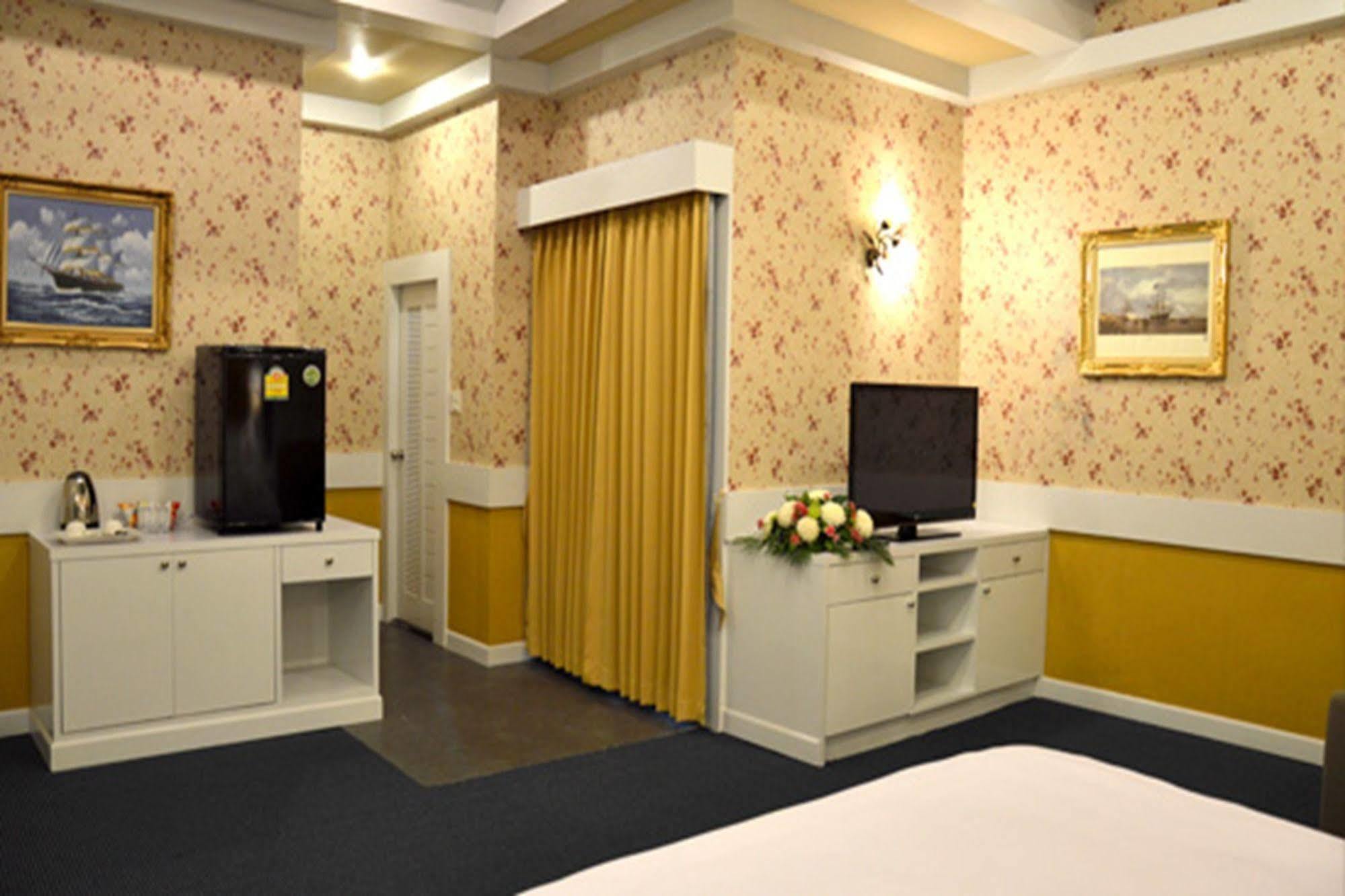 Raya Grand Hotel Nakhon Ratchasima Luaran gambar
