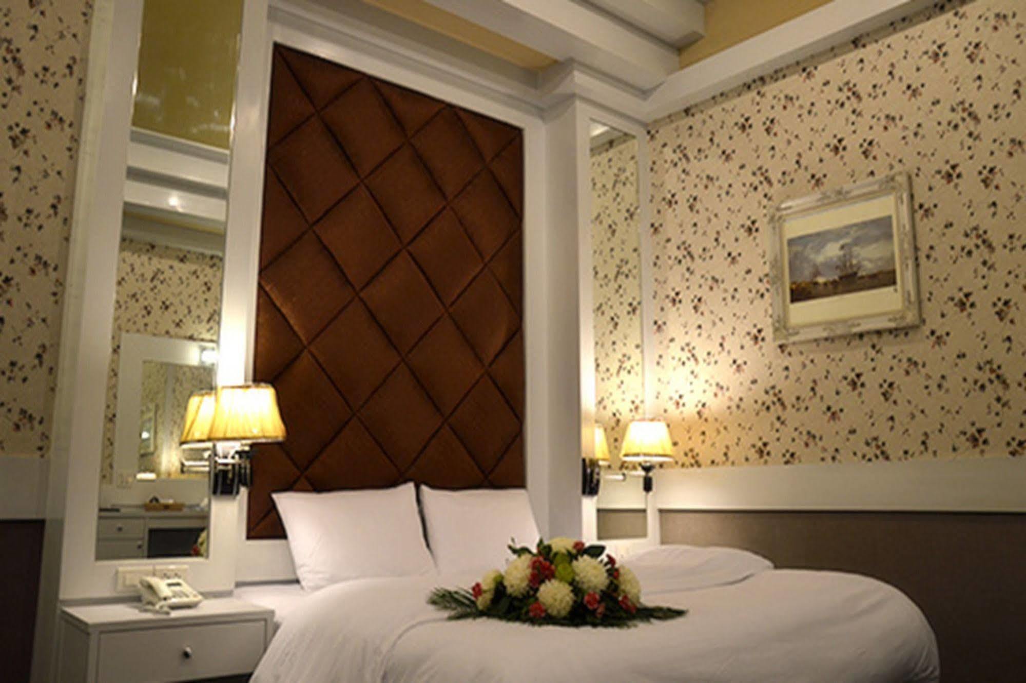 Raya Grand Hotel Nakhon Ratchasima Luaran gambar