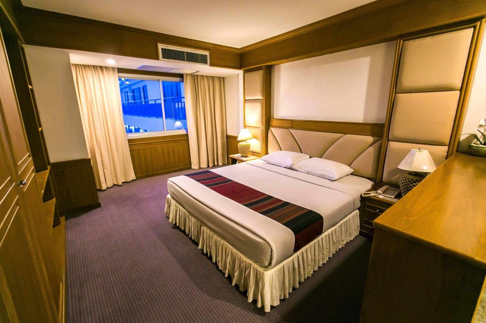 Raya Grand Hotel Nakhon Ratchasima Luaran gambar