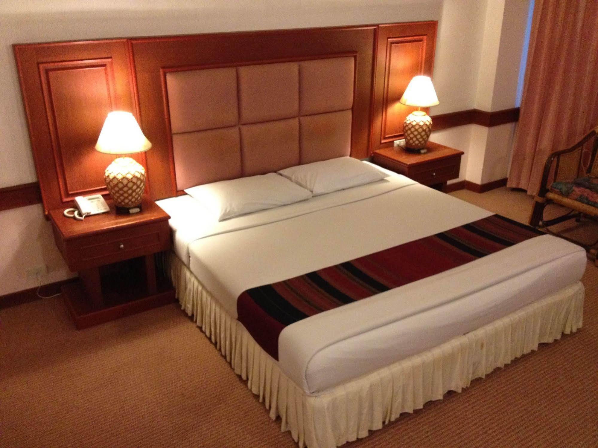 Raya Grand Hotel Nakhon Ratchasima Luaran gambar