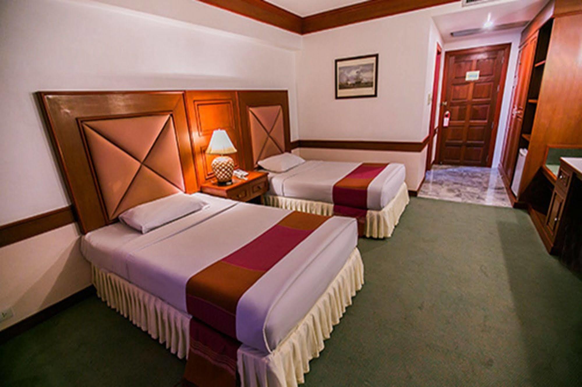 Raya Grand Hotel Nakhon Ratchasima Luaran gambar