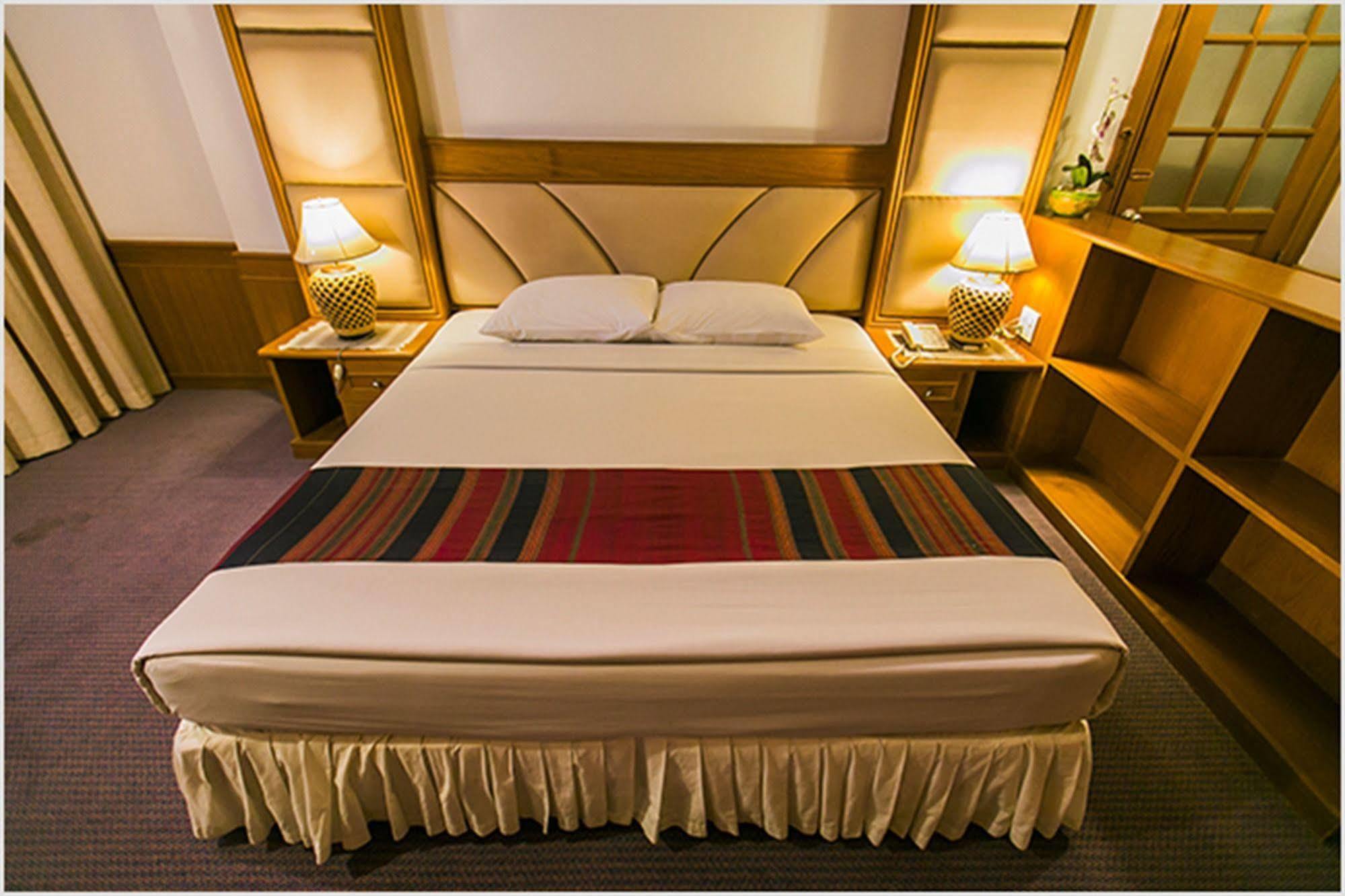 Raya Grand Hotel Nakhon Ratchasima Luaran gambar