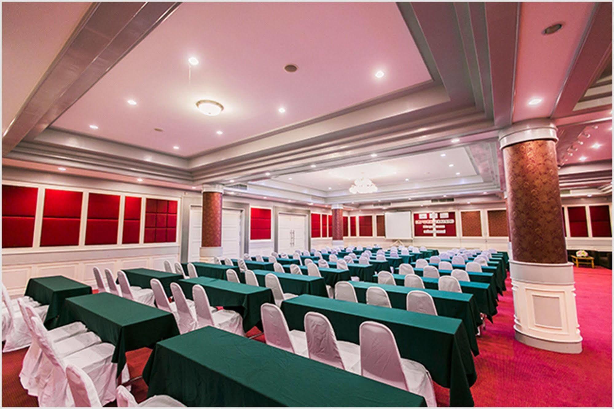 Raya Grand Hotel Nakhon Ratchasima Luaran gambar